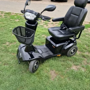 Mobility scooter less than six months old - Image 3