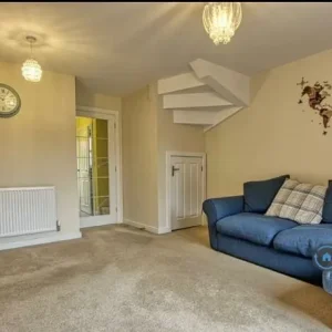 2 bedroom semi-detached with garden and parking - Image 2