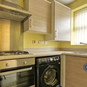 2 bedroom semi-detached with garden and parking - Image 5