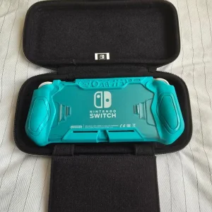 Unpatched Nintendo Switch Lite - Image 3