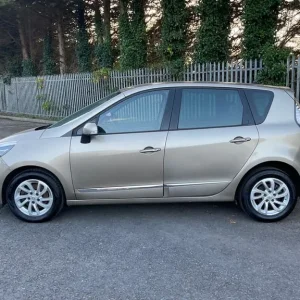 2015 Renault Scenic 1.5 dCi Dynamique with TomTom and Start-Stop - Image 3