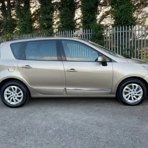 2015 Renault Scenic 1.5 dCi Dynamique with TomTom and Start-Stop - Image 5