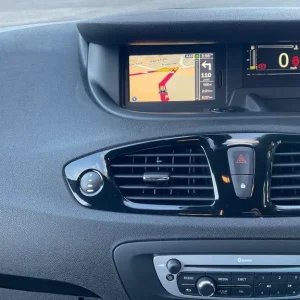 2015 Renault Scenic 1.5 dCi Dynamique with TomTom and Start-Stop - Image 7