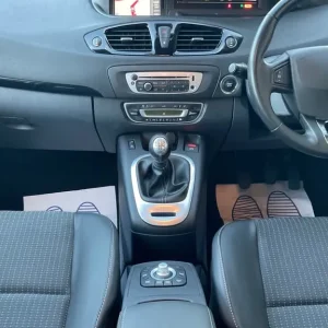 2015 Renault Scenic 1.5 dCi Dynamique with TomTom and Start-Stop - Image 8