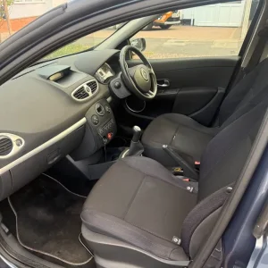 Renault Clio 1.4 2006 5-door manual - Image 8
