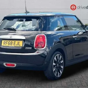 2018 MINI Cooper Exclusive Hatchback - Image 3