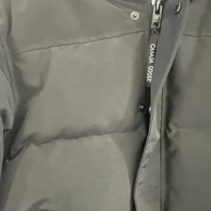 Canada Goose Men’s Small Coat - Image 3