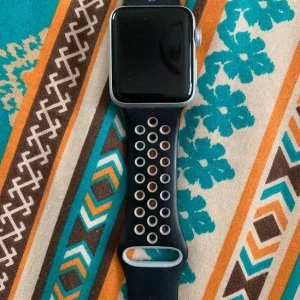Apple Watch Series 3 (3rd Gen) – Works Great, No Cracks - Image 8