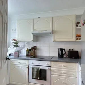 Single Room in a Quiet, Friendly Home - Image 3