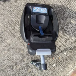 MaxiCosi car seat with ISOFIX base - Image 2