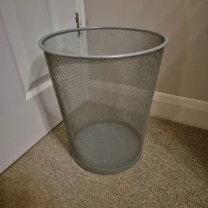 Round metal wastepaper basket, grey/silver with light rust marks