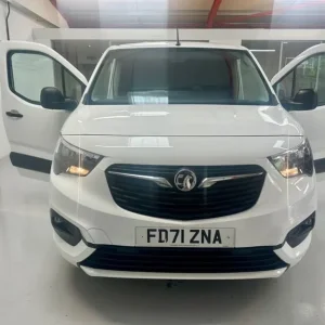 2022 Vauxhall Combo 1.5 Turbo D 2300 Sportive L2 3 Seater - Image 7