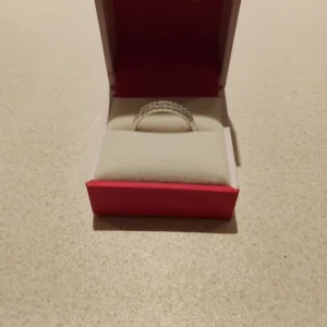 9 karat white gold diamond ring - Image 4