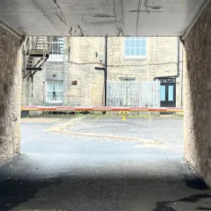 PARKING SPACE AVAILABLE - Image 3