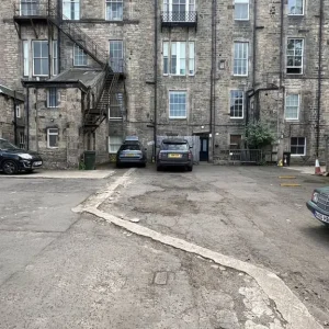 PARKING SPACE AVAILABLE - Image 6