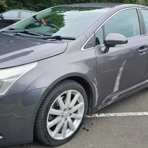 Toyota Avensis 2012 2.2 diesel manual 4-door - Image 2