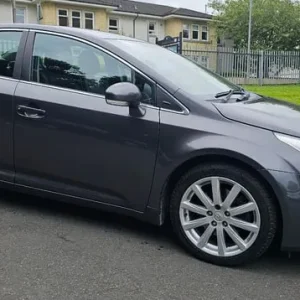 Toyota Avensis 2012 2.2 diesel manual 4-door - Image 4