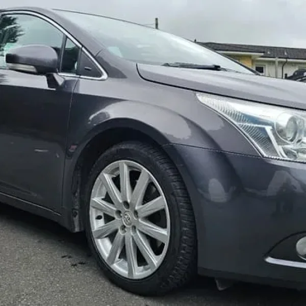 Toyota Avensis 2012 2.2 diesel manual 4-door