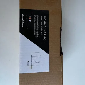 Floating magnetic shelf