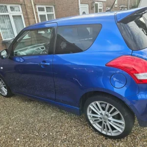Suzuki Swift 2015 3-door manual hatchback - Image 5