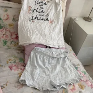 Nightwear age 11/12 - Image 8