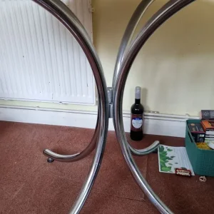Circular wooden formicre table with metal legs - Image 3