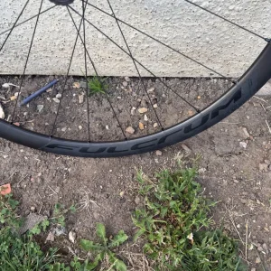 28” road/gravel bike wheels matching pair - Image 2