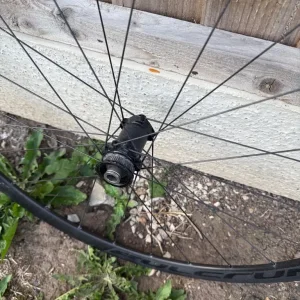 28” road/gravel bike wheels matching pair - Image 4