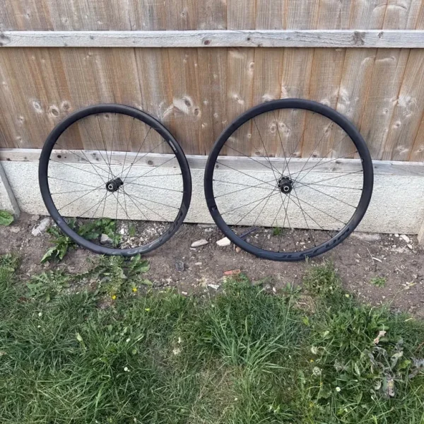 28” road/gravel bike wheels matching pair