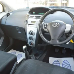 2008 Toyota Yaris 1.0 VVT-i 5-door hatchback manual - Image 2