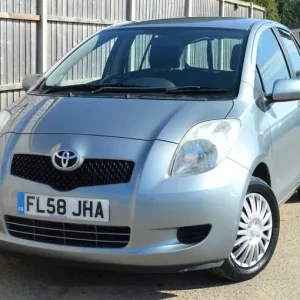 2008 Toyota Yaris 1.0 VVT-i 5-door hatchback manual - Image 3
