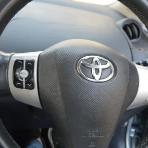 2008 Toyota Yaris 1.0 VVT-i 5-door hatchback manual - Image 7