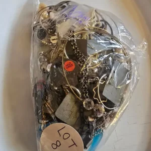 Jewellery broken and complete lot 8 - Image 2
