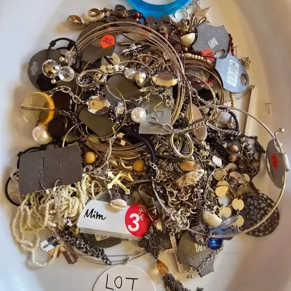 Jewellery broken and complete lot 8