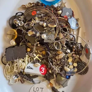 Jewellery broken and complete lot 8