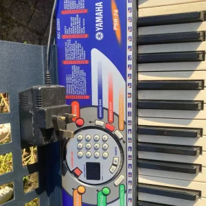 Yamaha PSR-74 Electric piano with stand - Image 3