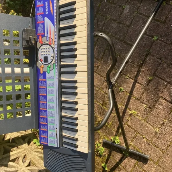 Yamaha PSR-74 Electric piano with stand