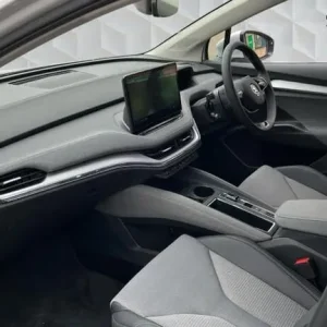 2025 Skoda Enyaq 5dr Electric SUV – 100 miles, full service history - Image 3