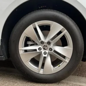 2025 Skoda Enyaq 5dr Electric SUV – 100 miles, full service history - Image 6