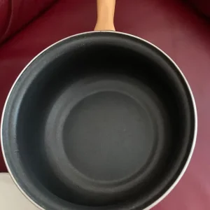 Vintage Hedge Rose Sauce Pan With Lid, Cream Enamel, Floral Pattern - Image 2
