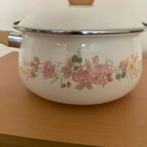 Vintage Hedge Rose Sauce Pan With Lid, Cream Enamel, Floral Pattern - Image 4