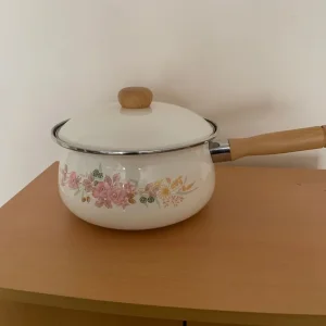 Vintage Hedge Rose Sauce Pan With Lid, Cream Enamel, Floral Pattern - Image 5