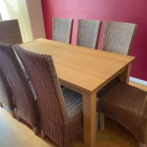 Oak dining table and 8 sprung wicker chairs - Image 2