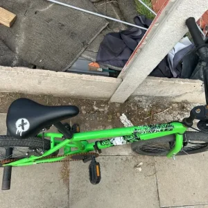3 working bikes with chains and brakes needing replacement - Image 4