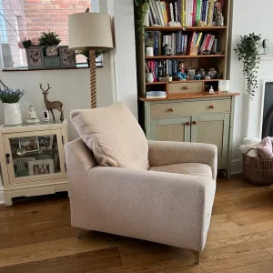 Cream arm chair - Image 3