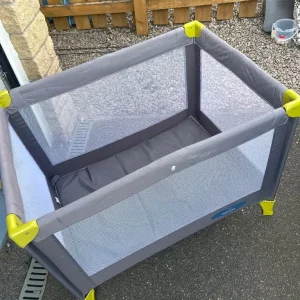 Travel cot