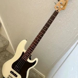 Squier by Fender Affinity PJ Precision Jazz Bass - Image 8