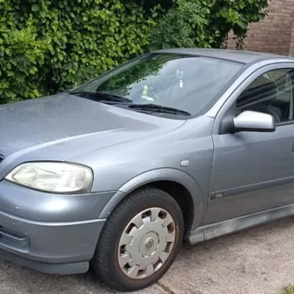 Vauxhall Astra hatchback 2004 manual 1598cc 5-door