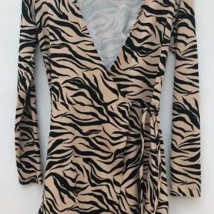 H&M divided tiger print mini dress XS