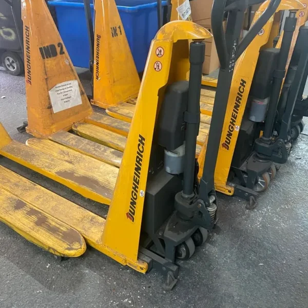 Electric pallet trucks Jungheinrich